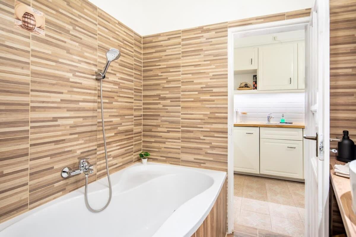 Convenient Apartment At Gastro Driven Location Budapest Exterior foto
